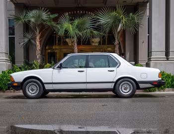 1983–84 BMW 733i [North America] (E23) '07.1982–83