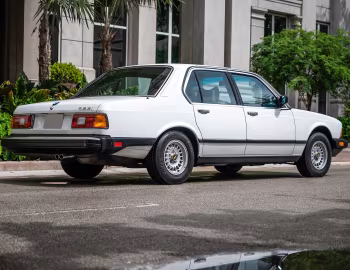 1983–84 BMW 733i [North America] (E23) '07.1982–83