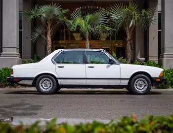 1983–84 BMW 733i [North America] (E23) '07.1982–83