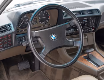 Panel frontal 1983–84 BMW 733i [North America] (E23) '07.1982–83