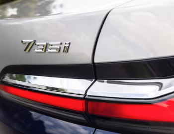 BMW 735i [Singapore] (G70) '2022–н.ч.