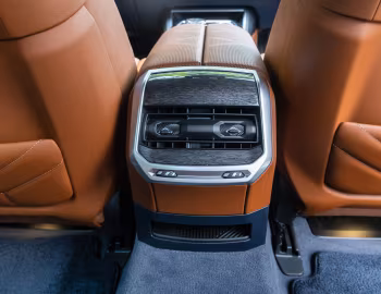 Інтэр'ер BMW 735i [Singapore] (G70) '2022–н.ч.