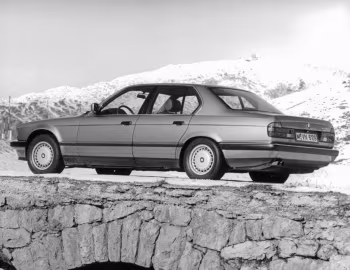 BMW 735i [Worldwide] (E32) '09.1986–09.1992