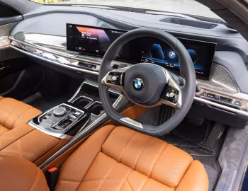 Panel frontal BMW 735i [Singapore] (G70) '2022–pr.
