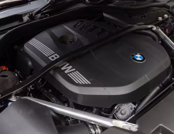 Пад капотам BMW 735i [Singapore] (G70) '2022–н.ч.