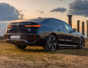 BMW 735i M Sport [Middle East] (G70) '2022–pr.