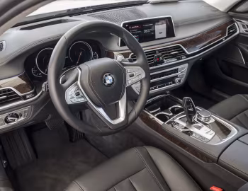 Panel frontal 2019 BMW 740e iPerformance [North America] (G11) '2018–19