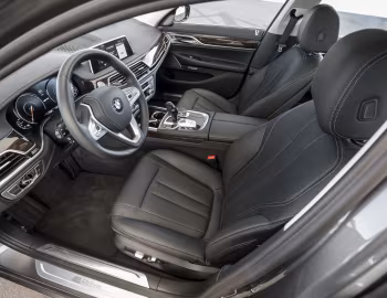 Interior 2019 BMW 740e iPerformance [North America] (G11) '2018–19