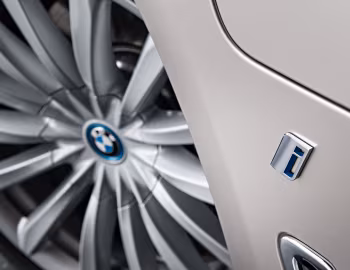 BMW 740e iPerformance [Worldwide] (G11) '2016–19