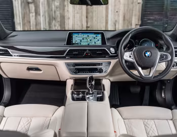 Panel frontal BMW 740Le M Sport [UK-spec] (G12) '2016–19