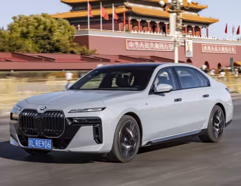 BMW 740Li M Sport [China] (G70) '2022–26