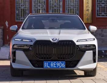 BMW 740Li M Sport [China] (G70) '2022–26