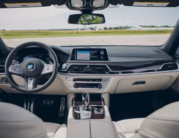 Panel frontal 2020–22 BMW 745e xDrive M Sport [North America] (G11) '2019–22
