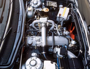 Пад капотам BMW 745i [Worldwide] (E23) '1980–83