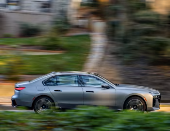 2024–pr. BMW 750e xDrive M Sport [North America] (G70) '2023–pr.