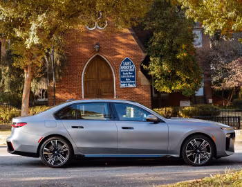 2024–pr. BMW 750e xDrive M Sport [North America] (G70) '2023–pr.