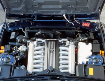 Пад капотам BMW 750i [Worldwide] (E32) '09.1987–09.1994