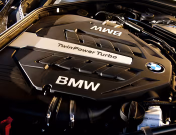 Bajo el capó BMW 750i [South Africa] (F01) '2012–15