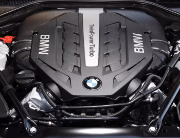 Bajo el capó BMW 750i [Australia] (F01) '2012–15