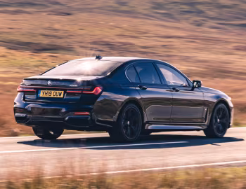 BMW 750i xDrive M Sport [UK-spec] (G11) '2019–22