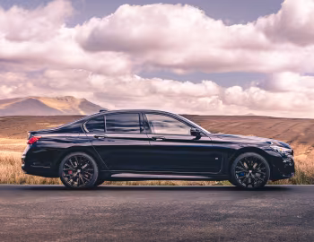 BMW 750i xDrive M Sport [UK-spec] (G11) '2019–22