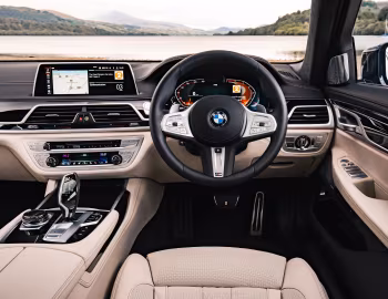 Panel frontal BMW 750i xDrive M Sport [UK-spec] (G11) '2019–22