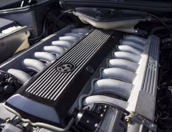 Bajo el capó BMW 750iL V16 "Goldfisch" Prototyp (E32) '1990