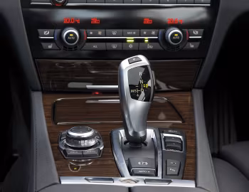 Інтэр'ер BMW 750Li [UK-spec] (F02) '2008–12