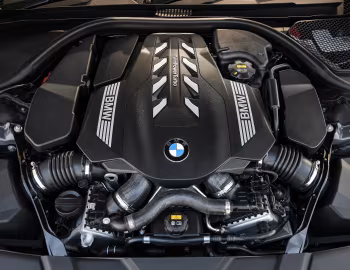 Bajo el capó BMW 750Li xDrive [South Africa] (G12) '2019–22