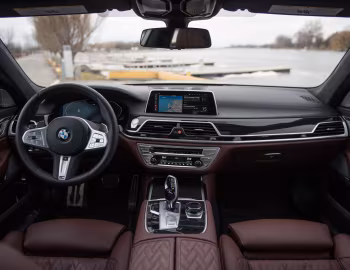Panel frontal 2020–22 BMW 750Li xDrive M Sport [North America] (G12) '2019–22