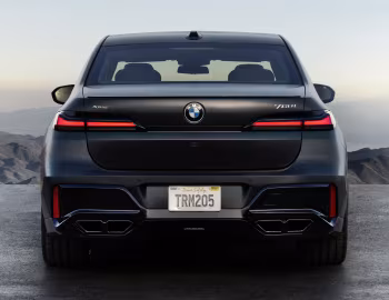 2023–pr. BMW 760i xDrive M Sport [North America] (G70) '2022–pr.