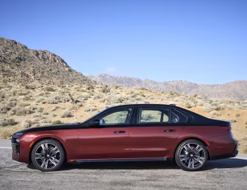 2023–pr. BMW 760i xDrive M Sport [North America] (G70) '2022–pr.