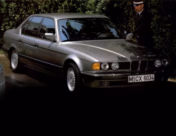 BMW 7 Series (E32) '06.1986–07.1994