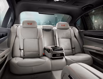 Interior BMW 7 Series V12 Bi-Turbo [Japan] (F02) '2013