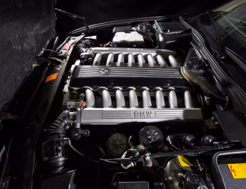 Пад капотам BMW 7 Series V16 (E32) '1988