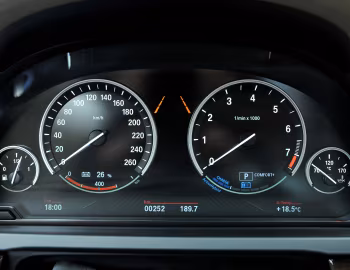仪表台 BMW ActiveHybrid 7 [Worldwide] (F04) '2012–15