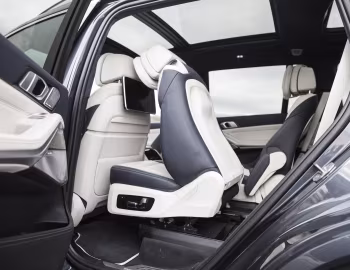 Интерьер 2020–22 BMW X7 xDrive40i Design Pure Excellence [North America] (G07) '2019–22