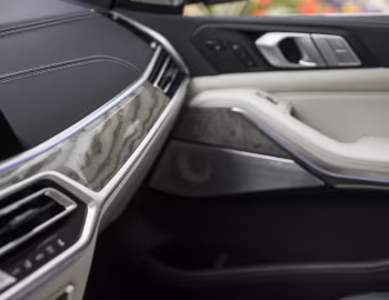 Интерьер 2020–22 BMW X7 xDrive40i Design Pure Excellence [North America] (G07) '2019–22