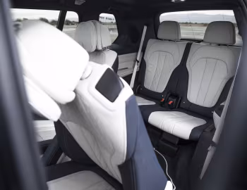 Интерьер 2020–22 BMW X7 xDrive40i Design Pure Excellence [North America] (G07) '2019–22