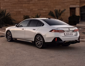 BMW i5 eDrive40 M Sport [Middle East] (G60) '2023–pr.