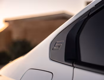 BMW i5 eDrive40 M Sport [Middle East] (G60) '2023–pr.
