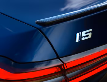 BMW i5 eDrive40 M Sport [UK-spec] (G60) '2023–pr.