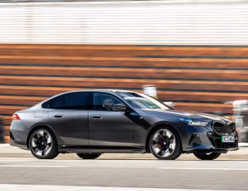 BMW i5 M60 xDrive [UK-spec] (G60) '2023–pr.