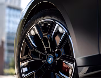 BMW i5 M60 xDrive [UK-spec] (G60) '2023–pr.