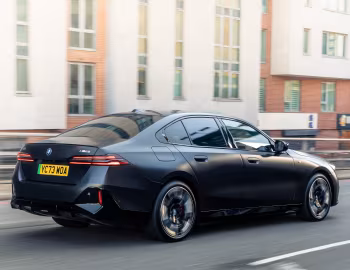 BMW i5 M60 xDrive [UK-spec] (G60) '2023–pr.