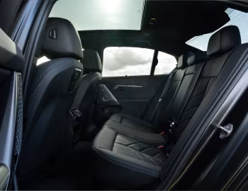 Interior BMW i5 M60 xDrive [UK-spec] (G60) '2023–pr.