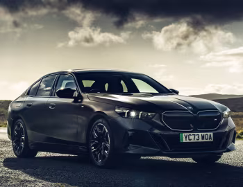 BMW i5 M60 xDrive [UK-spec] (G60) '2023–pr.