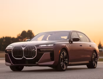 2024–pr. BMW i7 M70 xDrive [North America] (G70) '2023–pr.