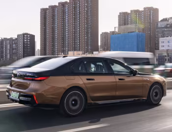 BMW i7 M70L xDrive [China] (G70) '2023–26