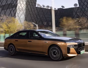BMW i7 M70L xDrive [China] (G70) '2023–26